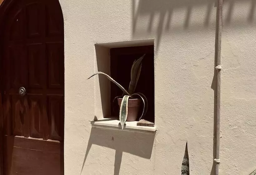 اقامتگاه Apartment In The Heart Of Tinos Town For 4 Guests