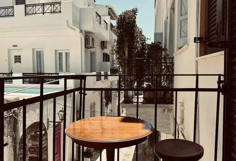 اقامتگاه Apartment In The Heart Of Tinos Town For 4 Guests