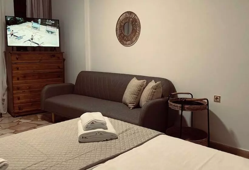 اقامتگاه Apartment In The Heart Of Tinos Town For 4 Guests