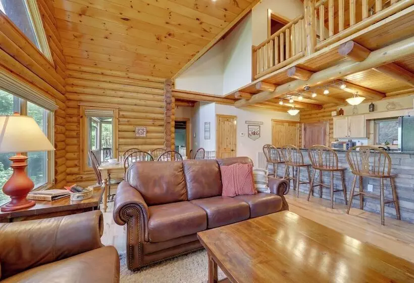 Sunset & Mountain Views: Scenic Sylva Log Cabin!