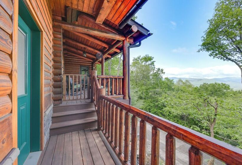 Sunset & Mountain Views: Scenic Sylva Log Cabin!