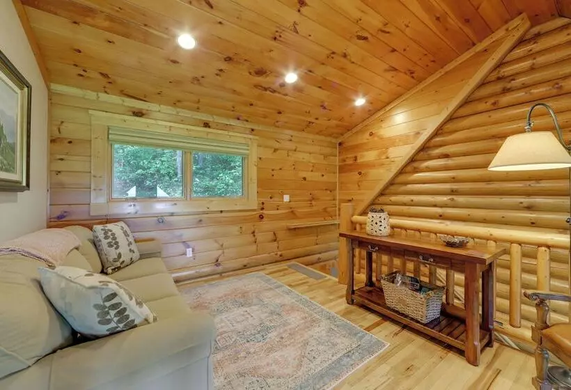 Sunset & Mountain Views: Scenic Sylva Log Cabin!