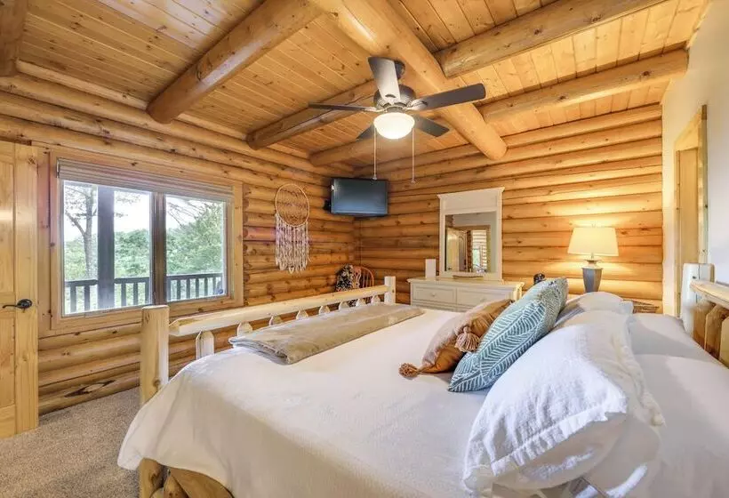 Sunset & Mountain Views: Scenic Sylva Log Cabin!