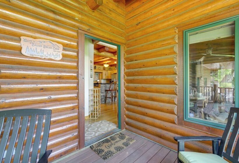 Sunset & Mountain Views: Scenic Sylva Log Cabin!