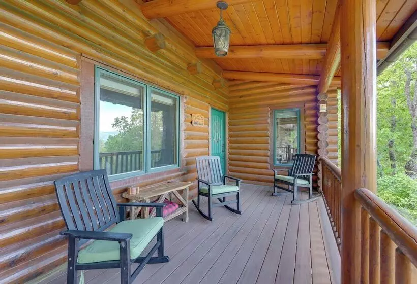 Sunset & Mountain Views: Scenic Sylva Log Cabin!