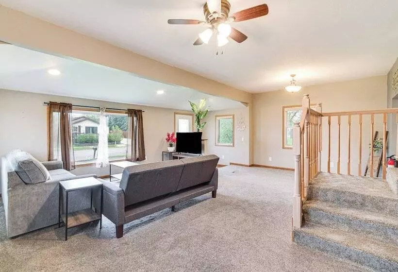 Serene Devils Lake House W/ Deck + Fire Pit!