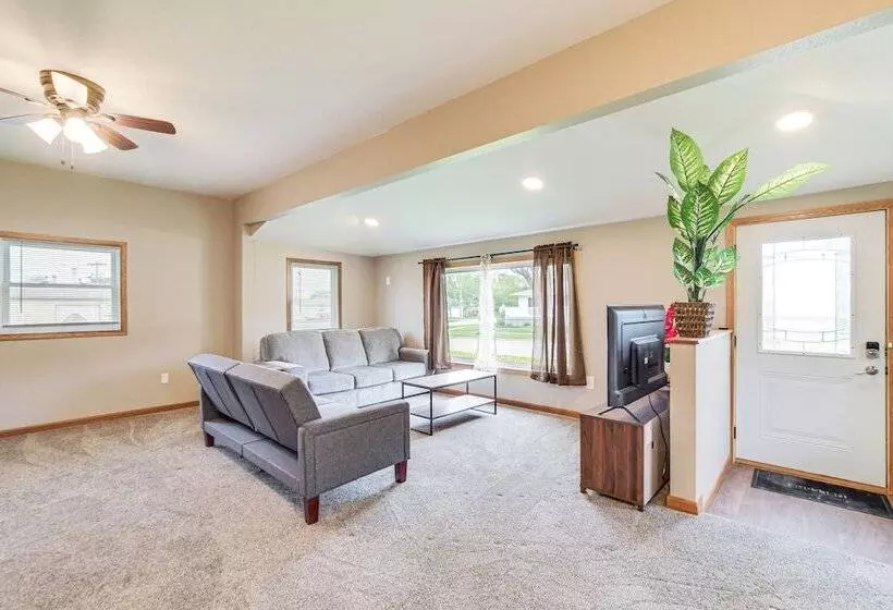 Serene Devils Lake House W/ Deck + Fire Pit!