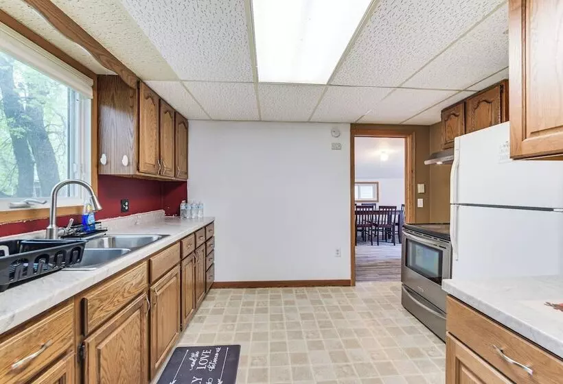 Serene Devils Lake House W/ Deck + Fire Pit!