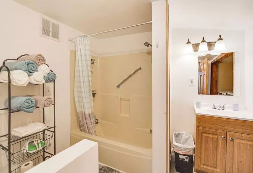 Serene Devils Lake House W/ Deck + Fire Pit!