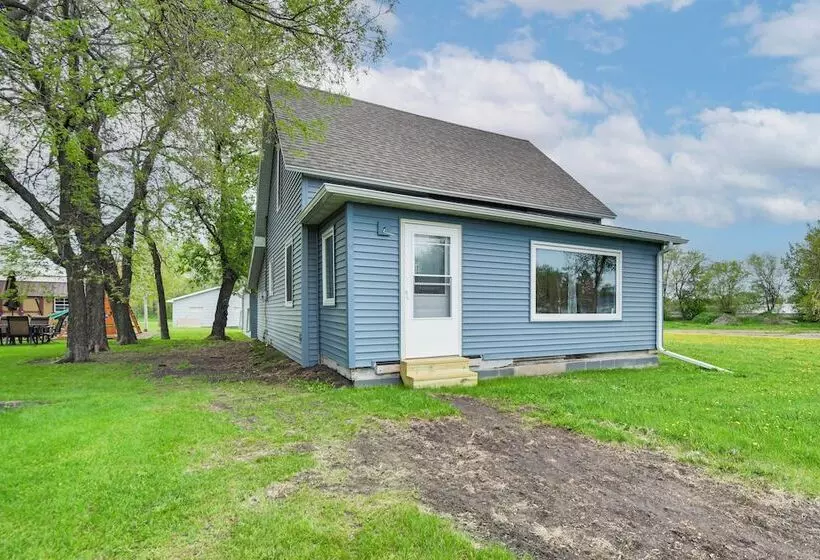 Serene Devils Lake House W/ Deck + Fire Pit!