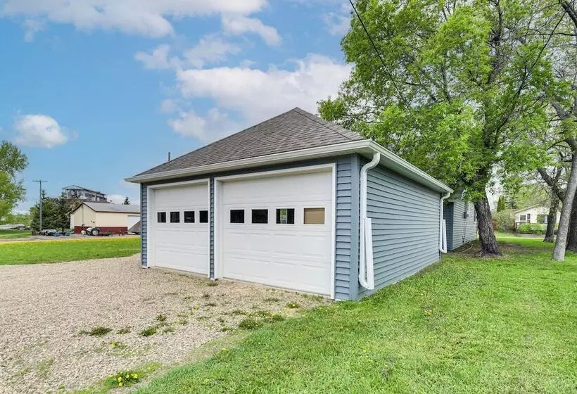 Serene Devils Lake House W/ Deck + Fire Pit!