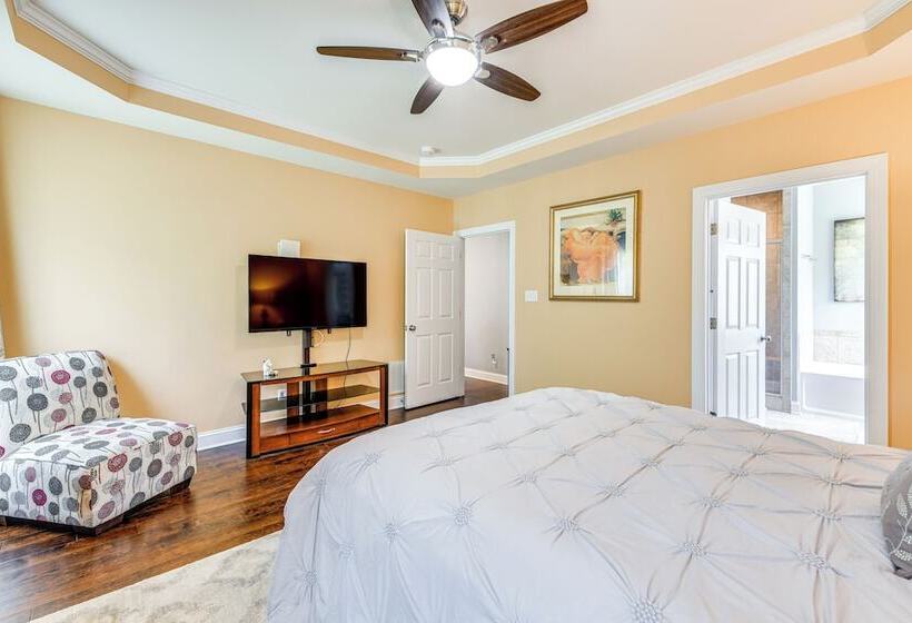 Spacious Chester Home Near Pocahontas State Park!