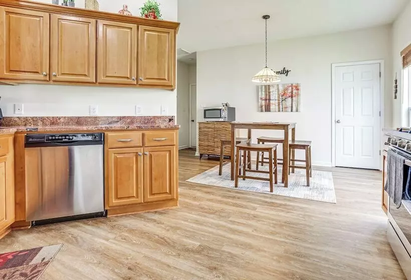 Spacious Frankfort Retreat On Bourbon Trail!