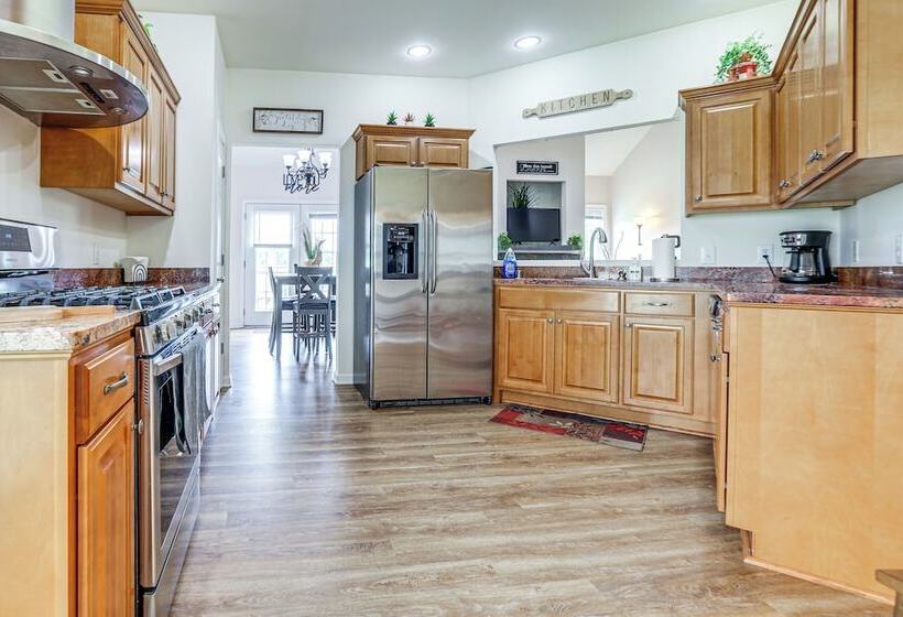 Spacious Frankfort Retreat On Bourbon Trail!