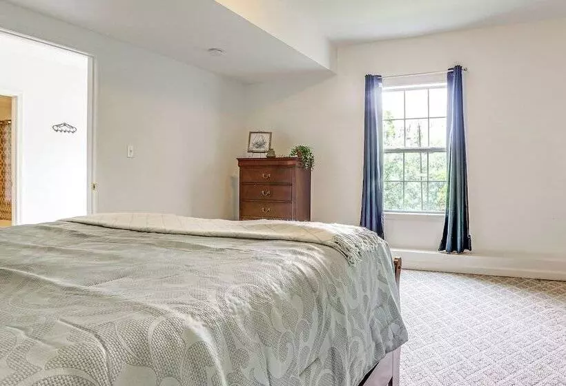 Spacious Frankfort Retreat On Bourbon Trail!