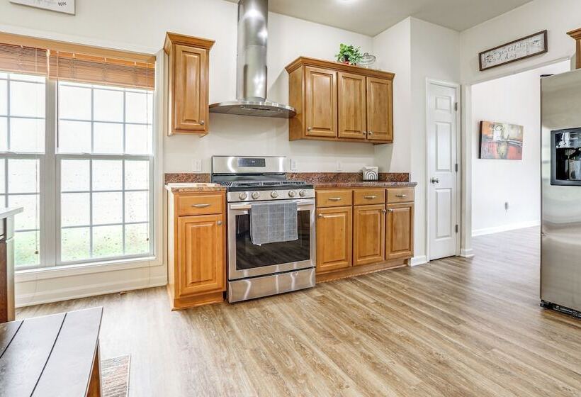 Spacious Frankfort Retreat On Bourbon Trail!