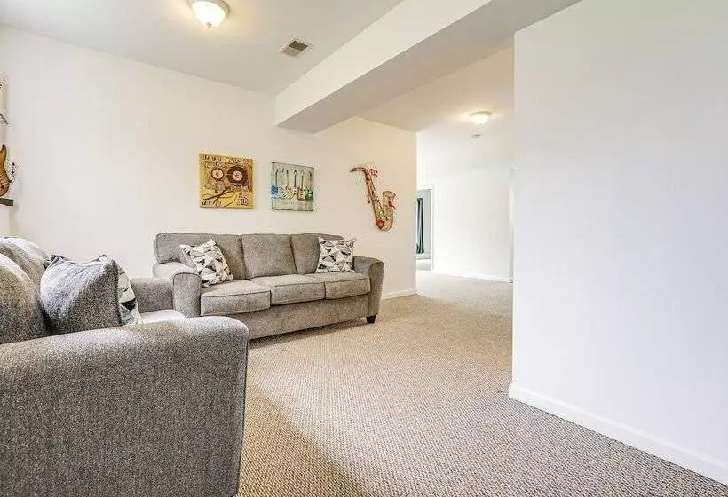 Spacious Frankfort Retreat On Bourbon Trail!