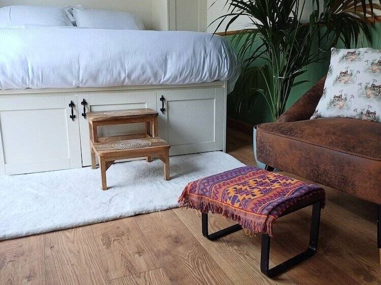 The Botanist Luxury Cabin With Hot Tub Near York