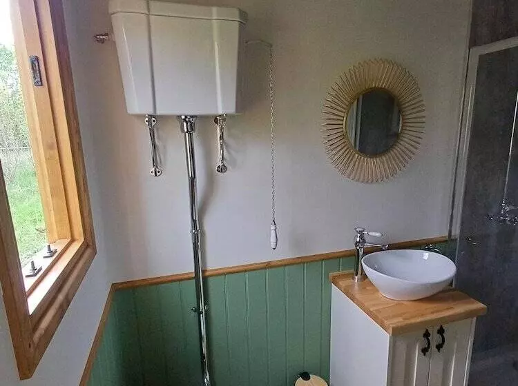 The Botanist   Luxury Cabin With Hot Tub Near York