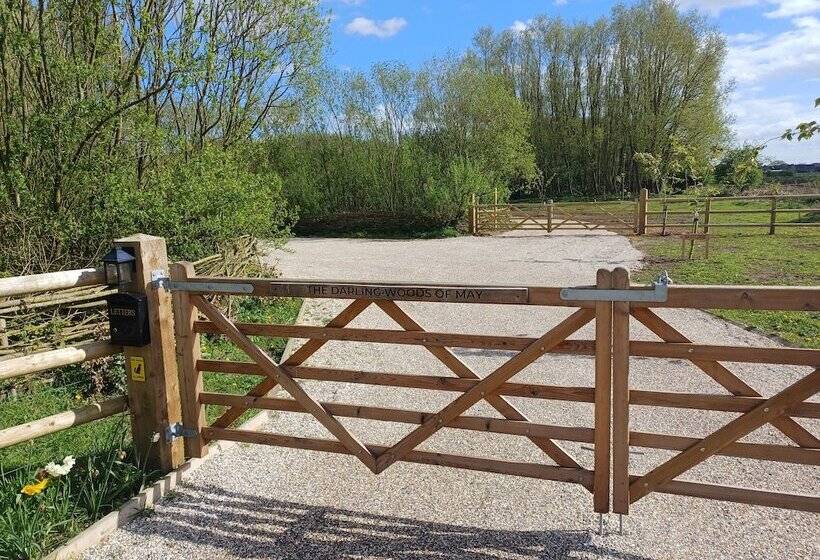 The Botanist Luxury Cabin With Hot Tub Near York