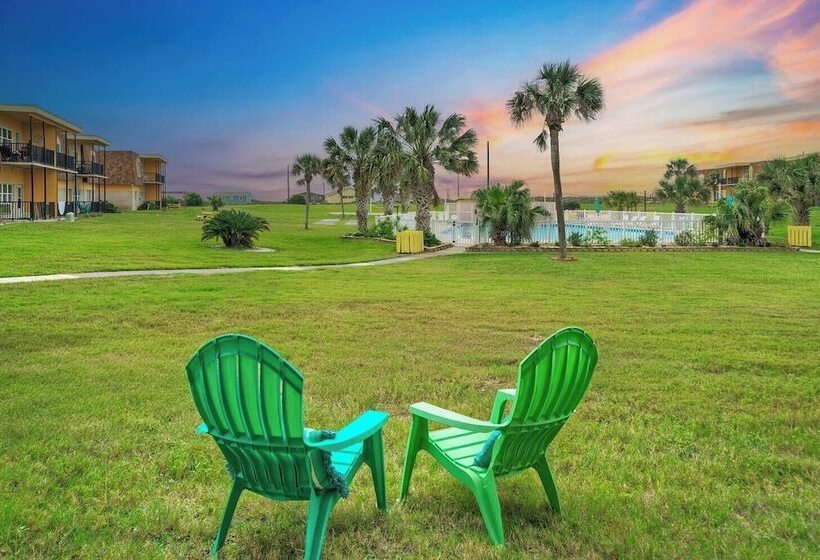 Beach Bungalow By Avantstay Pool + Boardwalk