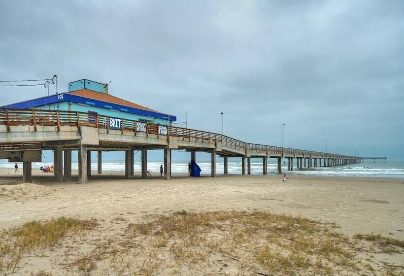 Beach Bungalow By Avantstay Pool + Boardwalk