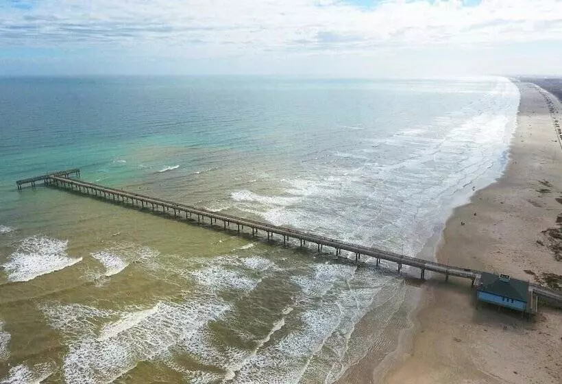 Beach Bungalow By Avantstay Pool + Boardwalk