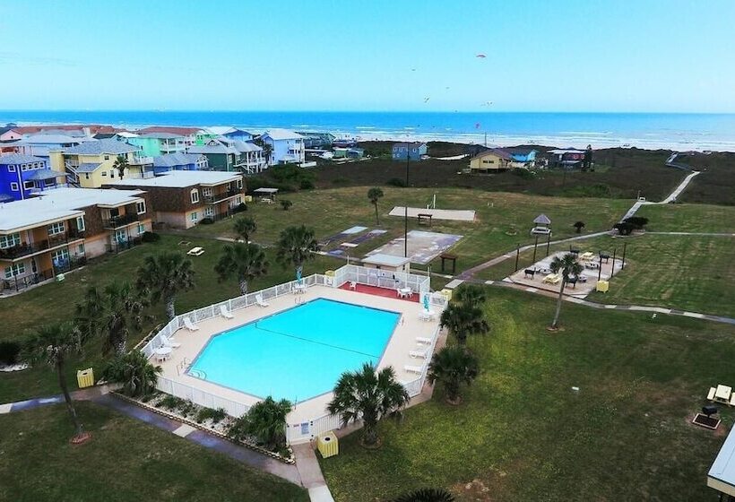 Beach Bungalow By Avantstay Pool + Boardwalk