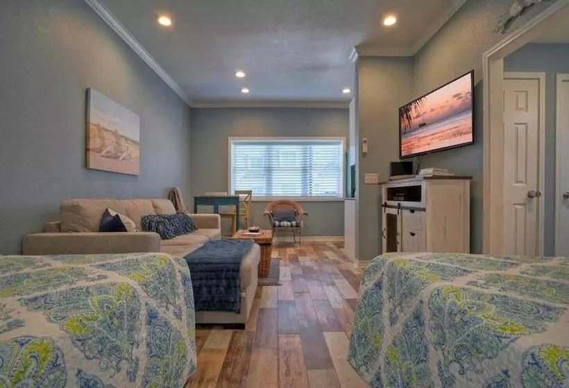 Beach Bungalow By Avantstay Pool + Boardwalk