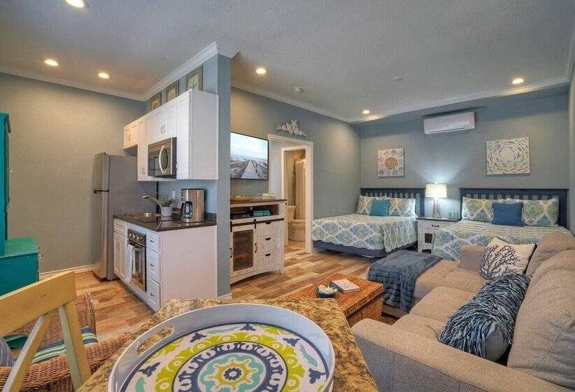 Beach Bungalow By Avantstay Pool + Boardwalk