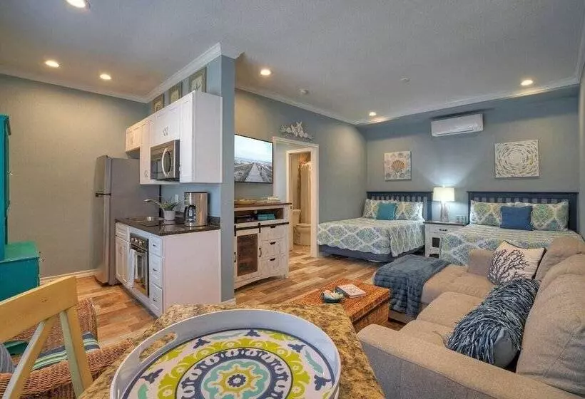 Beach Bungalow By Avantstay Pool + Boardwalk