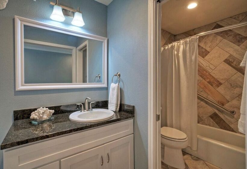 Beach Bungalow By Avantstay Pool + Boardwalk