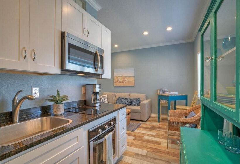 Beach Bungalow By Avantstay Pool + Boardwalk