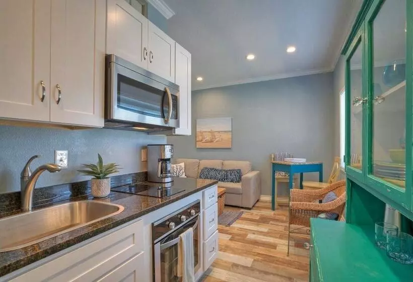 Beach Bungalow By Avantstay Pool + Boardwalk