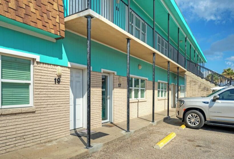 Beach Bungalow By Avantstay Pool + Boardwalk