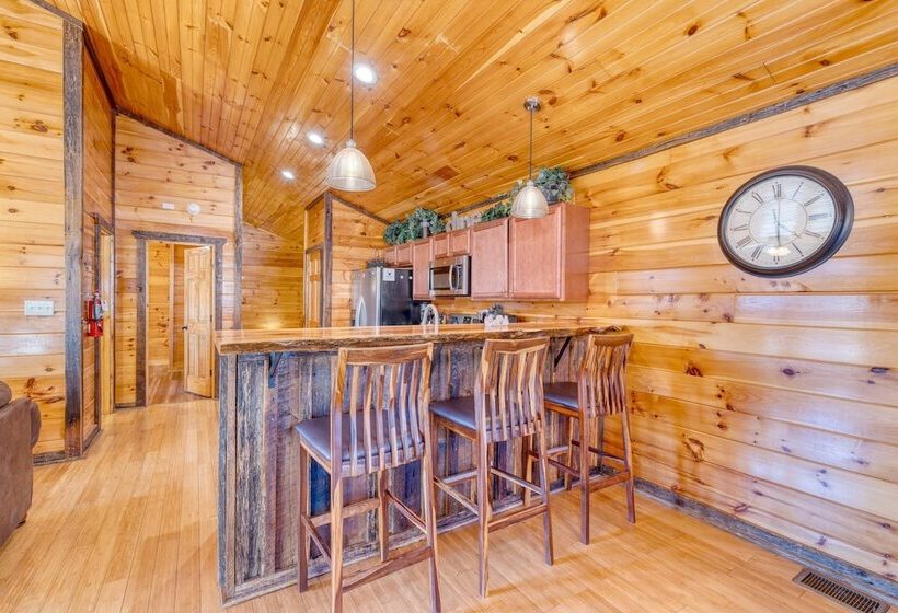 Bear Cove By Avantstay Hot Tub + Pool Table!