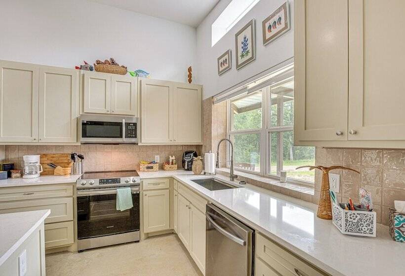 Tranquil Retreat: Half Mi To Cedar Creek Reservoir