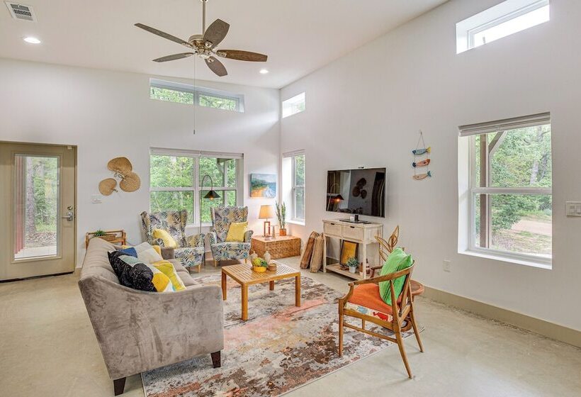 Tranquil Retreat: Half Mi To Cedar Creek Reservoir