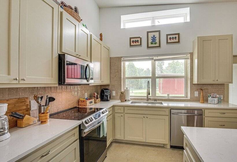 Tranquil Retreat: Half Mi To Cedar Creek Reservoir