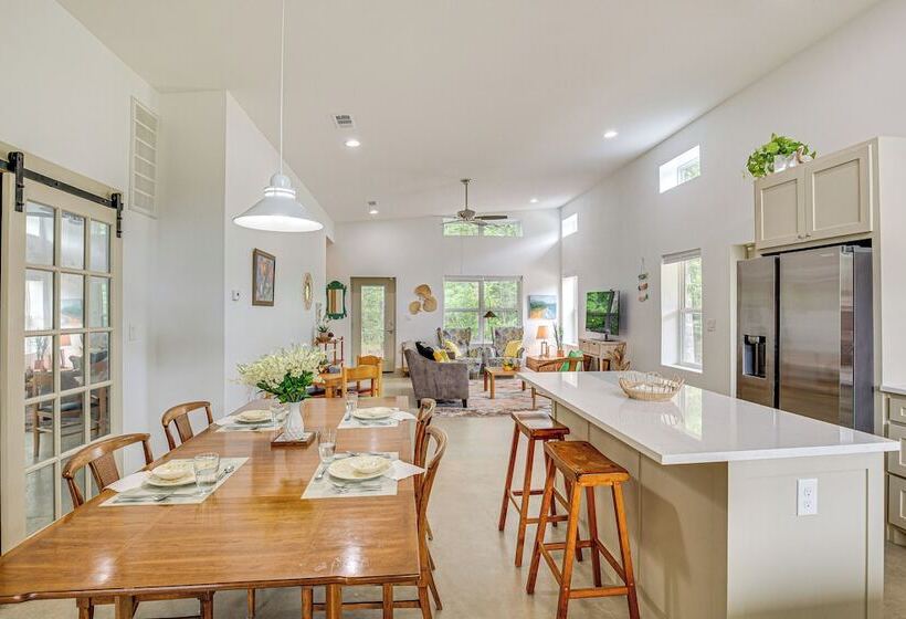 Tranquil Retreat: Half Mi To Cedar Creek Reservoir