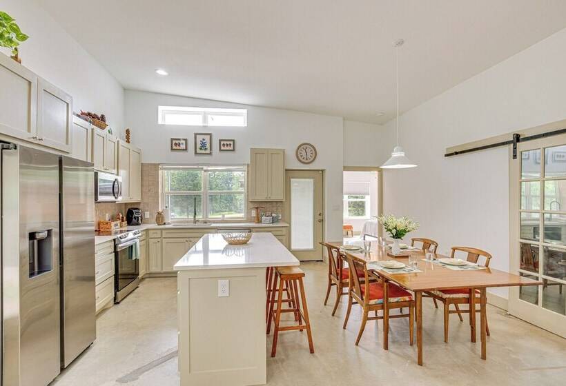 Tranquil Retreat: Half Mi To Cedar Creek Reservoir