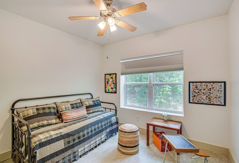 Tranquil Retreat: Half Mi To Cedar Creek Reservoir