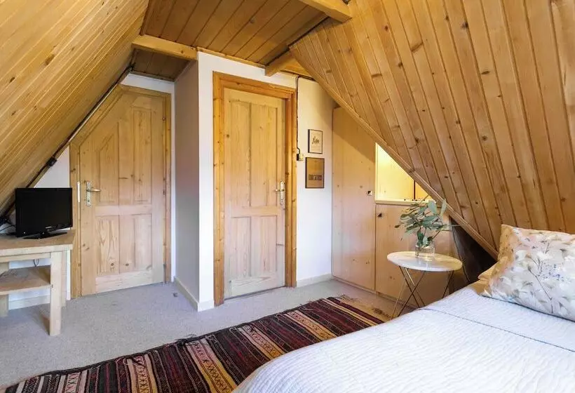 Aamiaismajoitus (B&B) Leśniczówka U Zięby