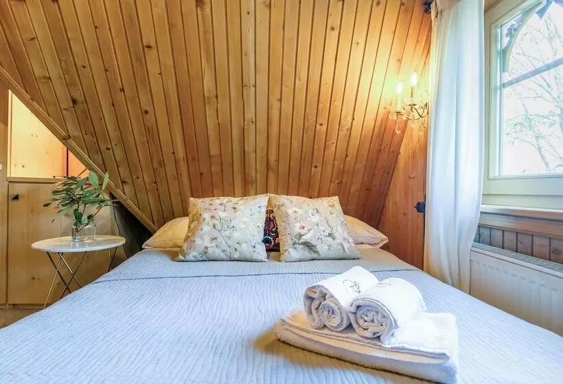 Aamiaismajoitus (B&B) Leśniczówka U Zięby