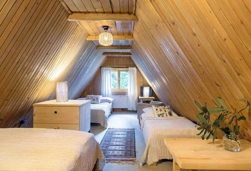 Aamiaismajoitus (B&B) Leśniczówka U Zięby