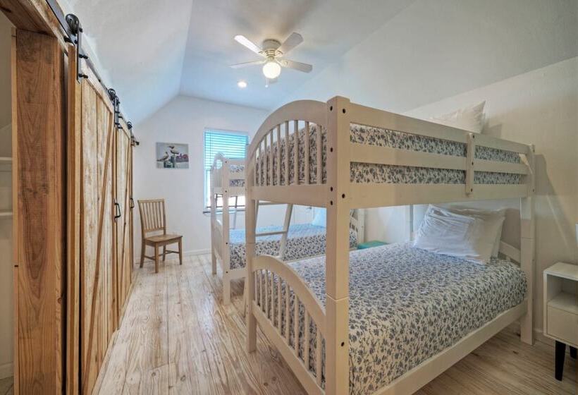 Shared Pool W/ Bay Views, Boat Dock Fishing Big Slough By Avantstay