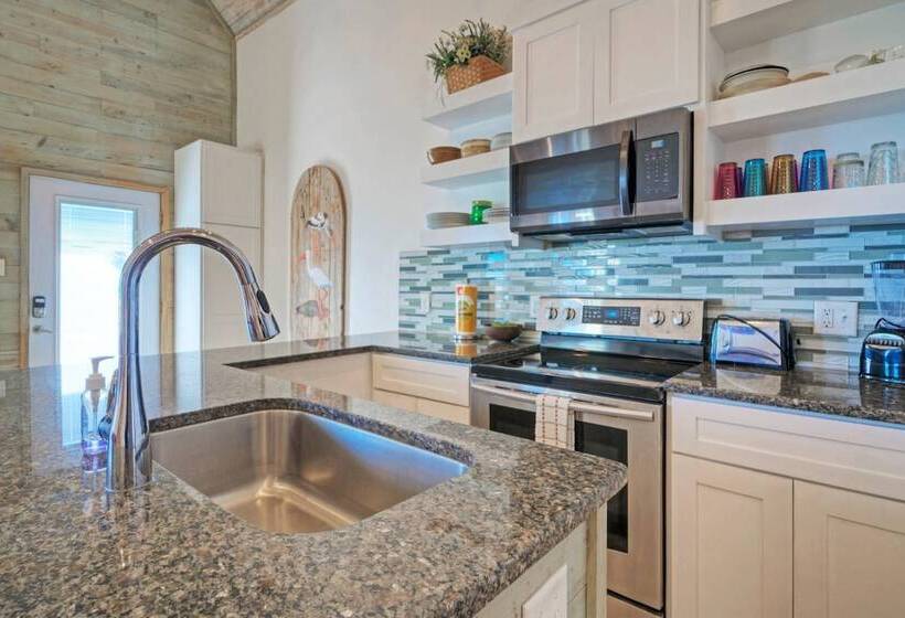 Shared Pool W/ Bay Views, Boat Dock Fishing Big Slough By Avantstay