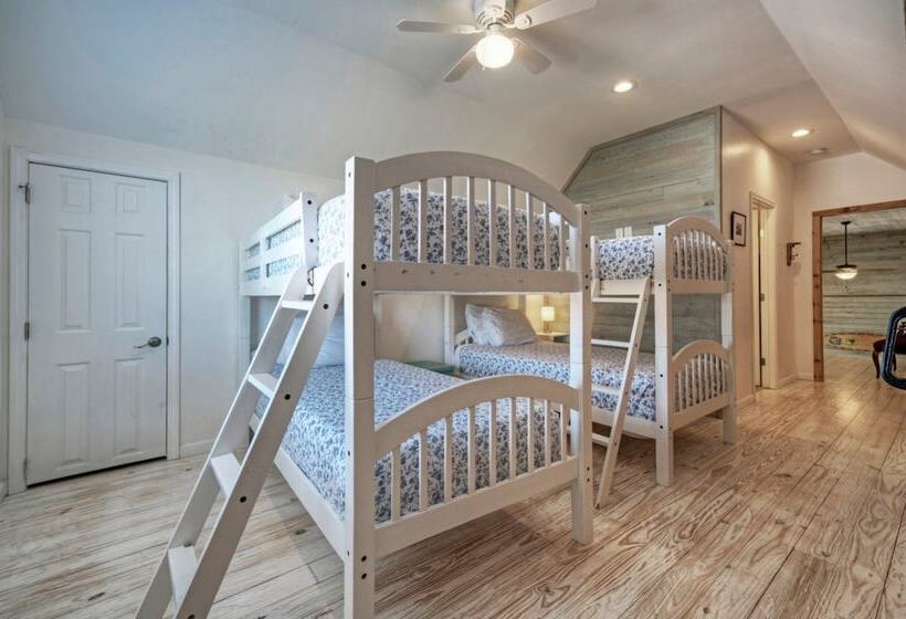 Shared Pool W/ Bay Views, Boat Dock Fishing Big Slough By Avantstay