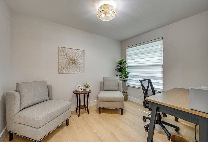 Chic Naples Home W/ Pool & Hot Tub, 4 Mi To Beach!