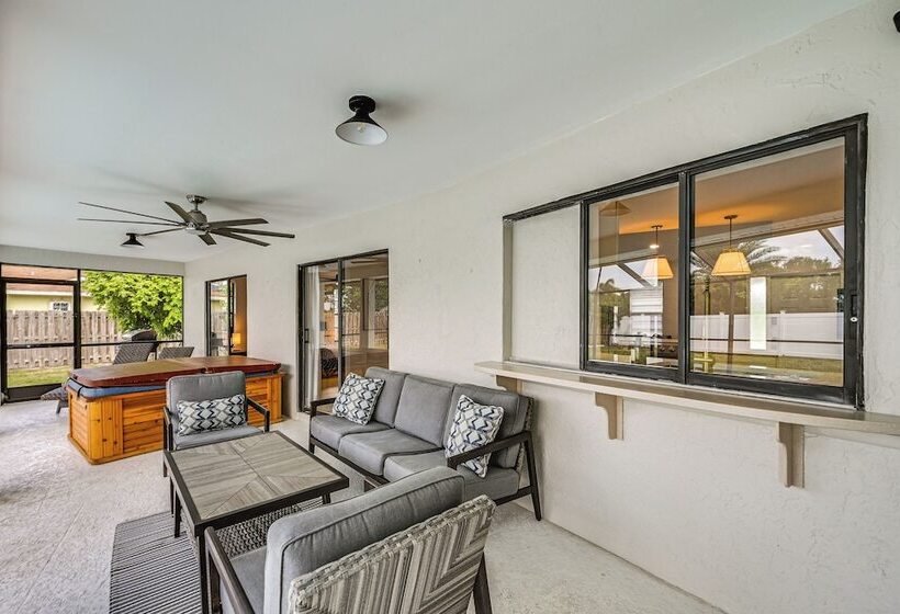 Chic Naples Home W/ Pool & Hot Tub, 4 Mi To Beach!